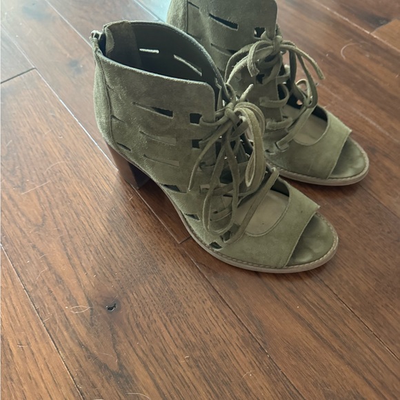 Shoes - Picture 2 of 3